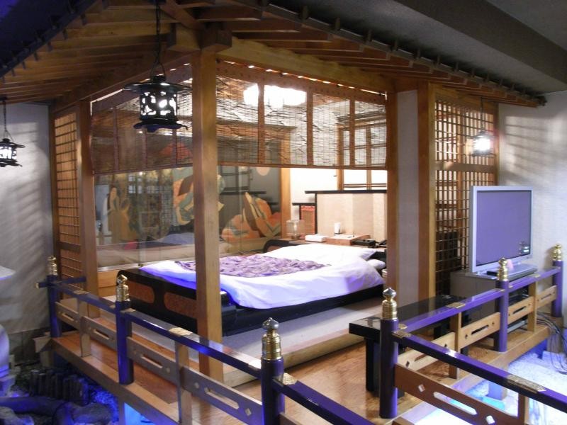 Los mejores 'hoteles del amor' de Japón: del vagón de metro a la consulta del doctor (fotos)
