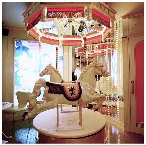 Los mejores 'hoteles del amor' de Japón: del vagón de metro a la consulta del doctor (fotos)