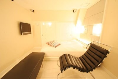 Los mejores 'hoteles del amor' de Japón: del vagón de metro a la consulta del doctor (fotos)