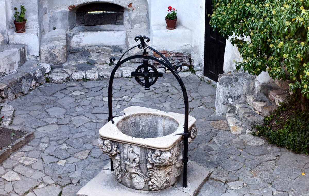 Sangre fresca para el mercado inmobiliario: sale a la venta el castillo de Drácula por 73 millones de euros (fotos)