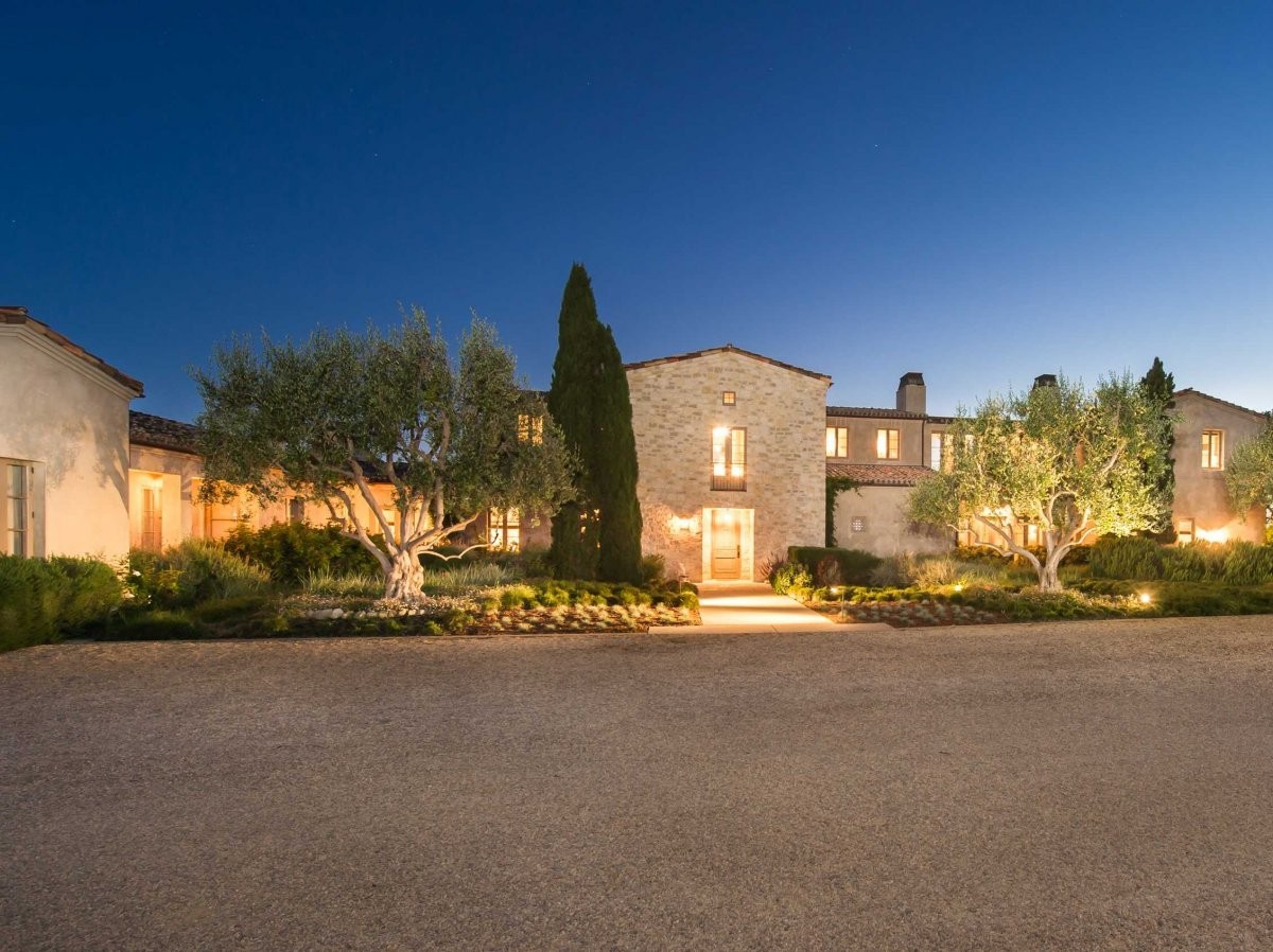 heres-what-you-see-when-you-drive-up-to-morning-view-drive-in-malibu