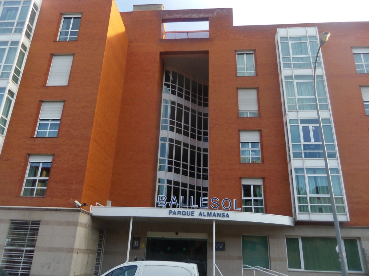 15 edificios anónimos convertidos en lugar de culto para los amantes de las series de tv