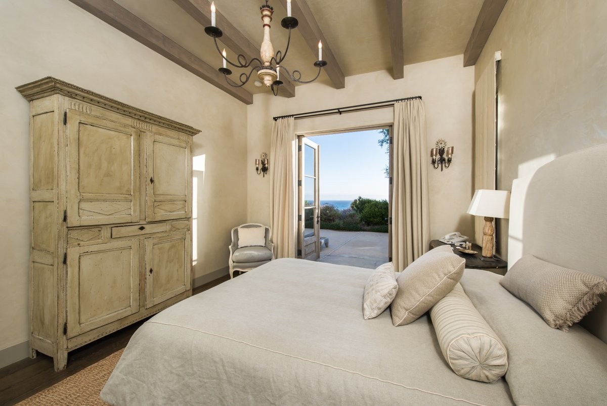 this-looks-like-a-guest-bedroom-downstairs