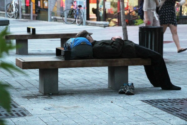 bench4b