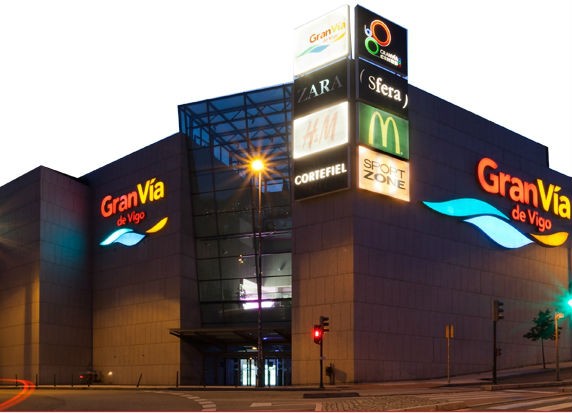Oaktree aterriza en el ladrillo español al comprar un centro comercial en vigo