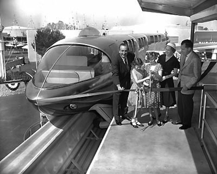 Monorraíl, tráfico subterráneo y viviendas comunitarias: así imaginó walt disney la ciudad del futuro en 1966 (fotos)