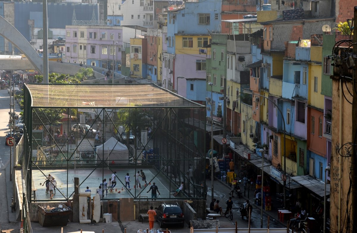 Los ‘estadios’ de las favelas de río de janeiro, la ‘cara b’ del mundial de fútbol de Brasil 2014