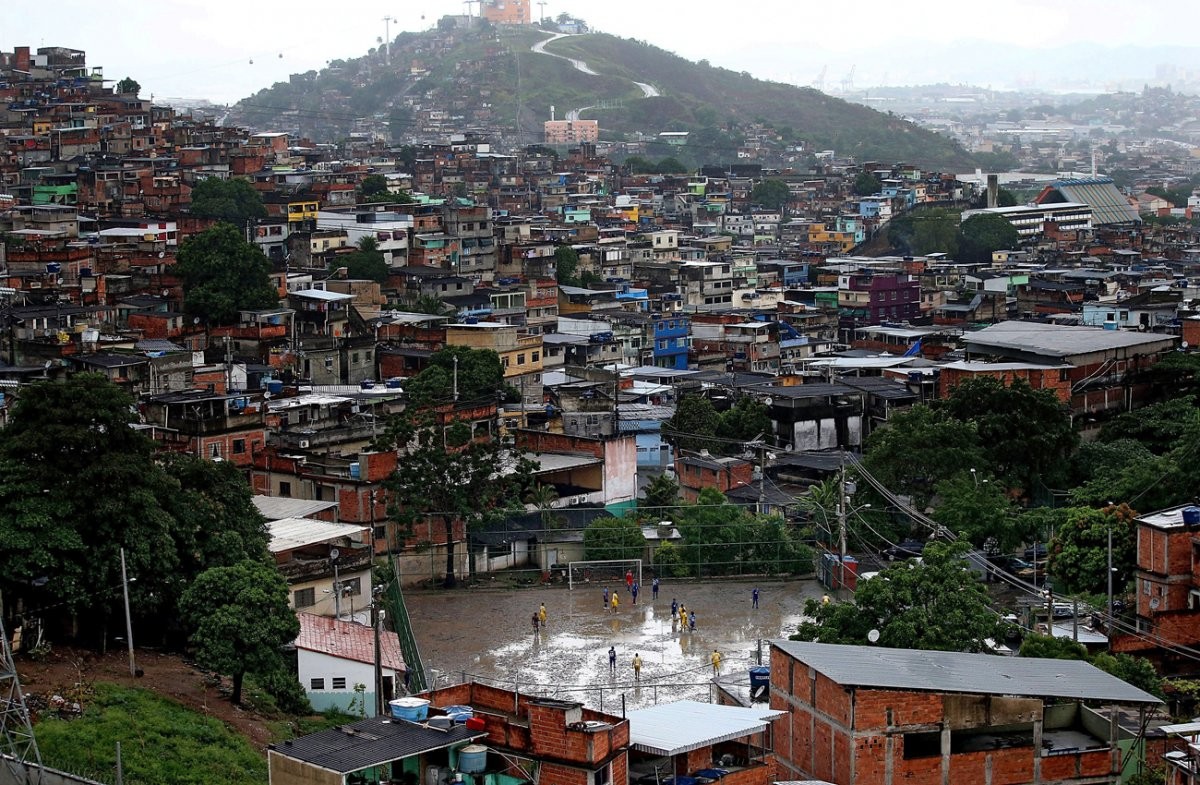 Los ‘estadios’ de las favelas de río de janeiro, la ‘cara b’ del mundial de fútbol de Brasil 2014