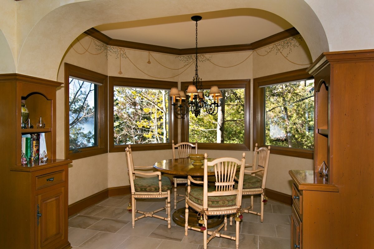 the-breakfast-nook-conveys-the-feeling-of-eating-in-nature