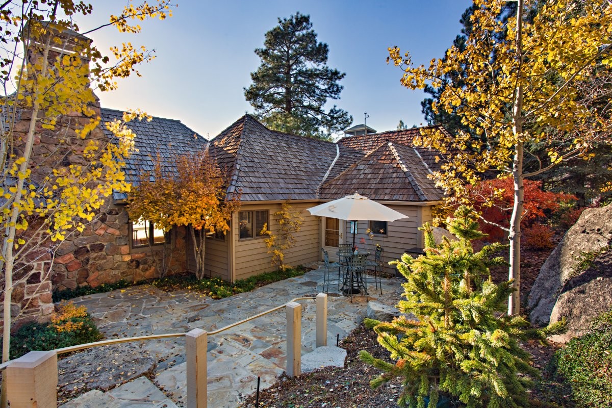 the-expansive-property-consists-of-a-4386-square-foot-main-house-including-a-private-patio-in-th