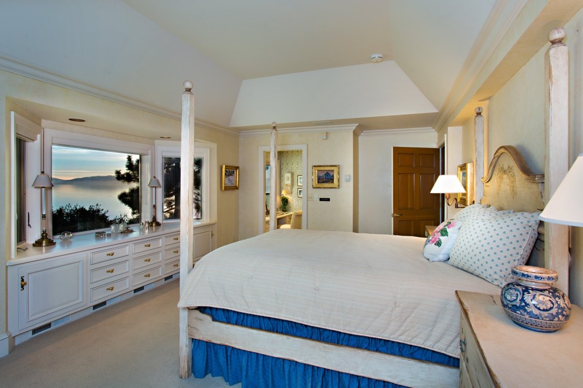 who-needs-a-tv-in-the-master-suite-when-you-have-that-view