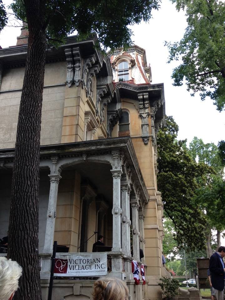 you-can-tell-the-165-year-old-house-has-tons-of-charm