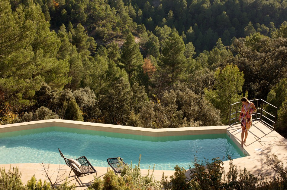 9_swimming_pool_relax