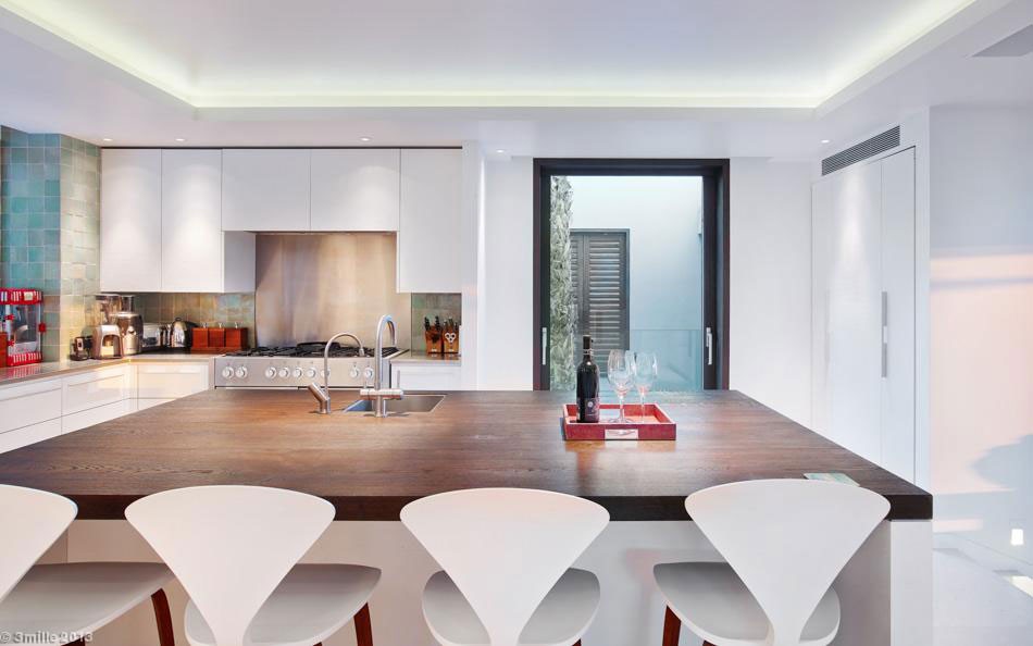 luxury-modern-villa-on-cap-dantibes-14