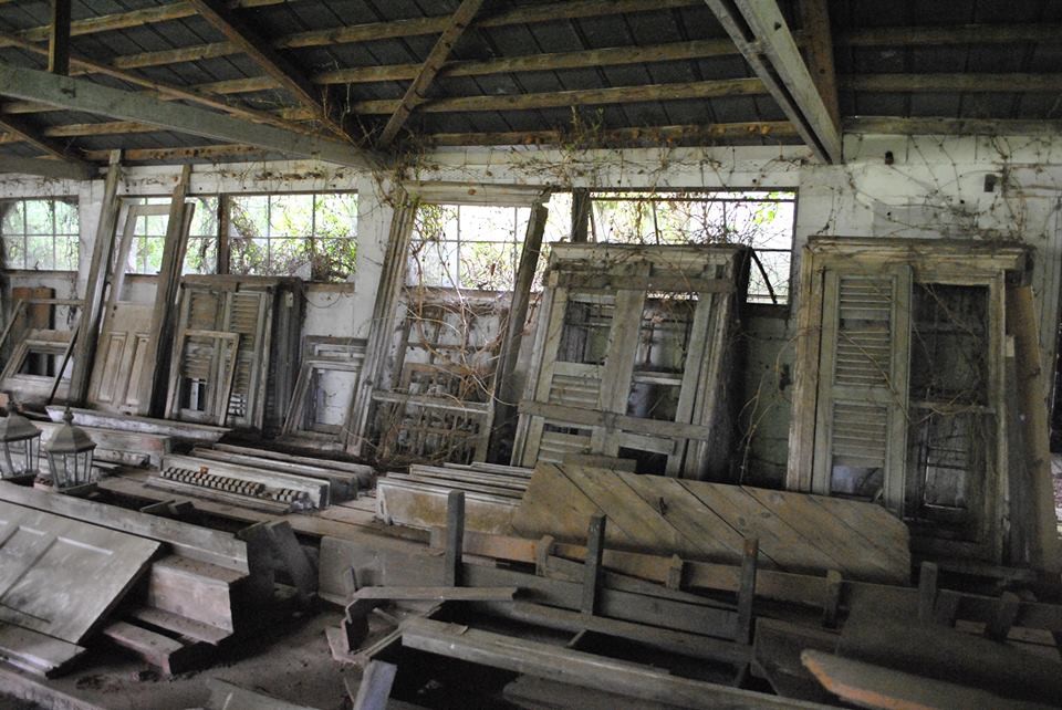 ‘lo que el viento se llevó’... y hollywood olvidó: los restos de la mansión de escarlata o'hara, abandonados en un granero