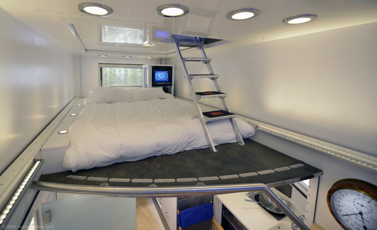 Un loft de lujo sobre ruedas: así es la kiravan, la caravana más grande y moderna del mundo (fotos)