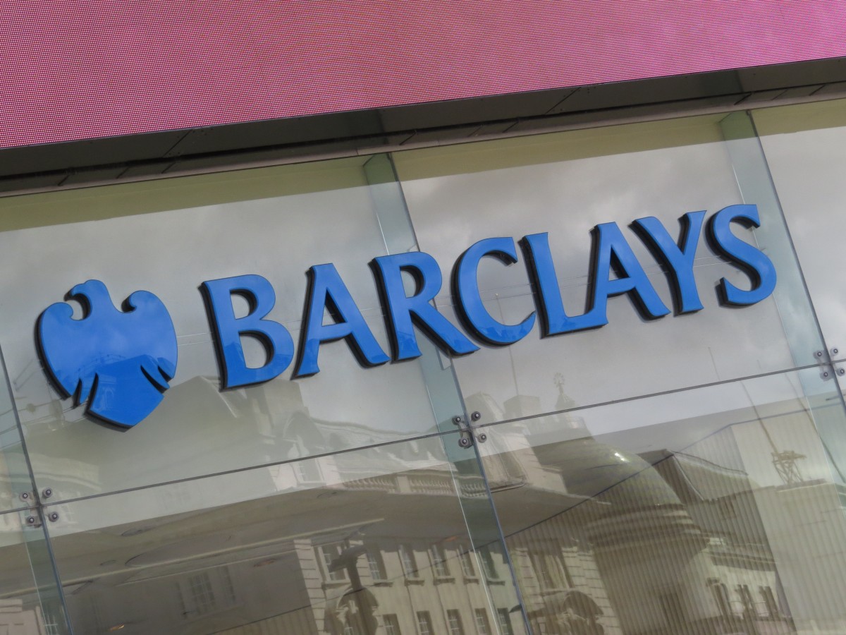 Caixabank se queda con barclays España por 800 millones de euros