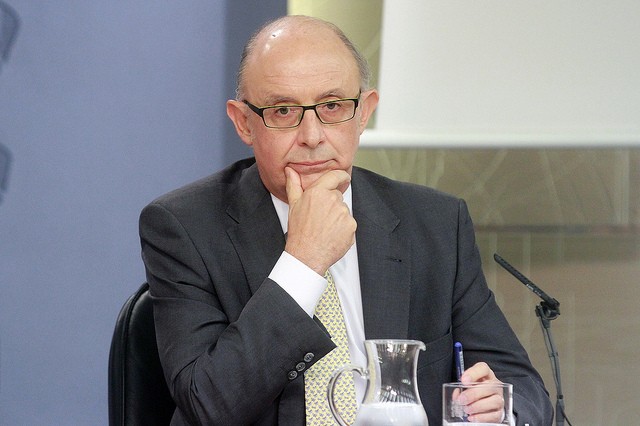 Montoro claudica: suavizará el ‘hachazo fiscal’ a quienes vendan su casa a partir de 2015