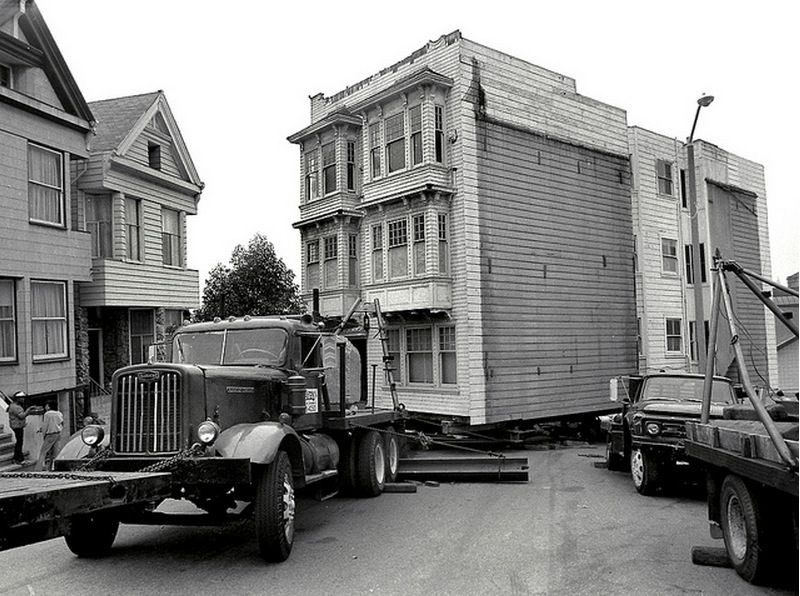 ¿La mayor mudanza de la historia? Así se trasladó un barrio entero de casas victorianas en San Francisco hace 40 años (fotos)