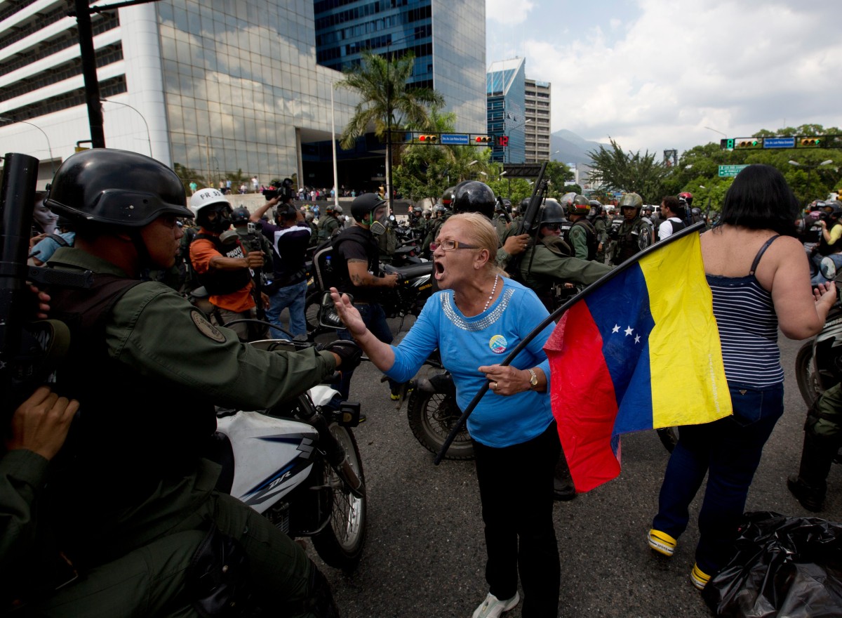 ¿Sabes lo que es un ‘cisne negro’? Éstas son las 12 amenazas que podrían hacer saltar por los aires la economía mundial
