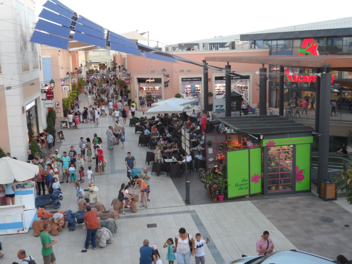 El fondo de pensiones de Alaska irrumpe en España apostando por centros comerciales