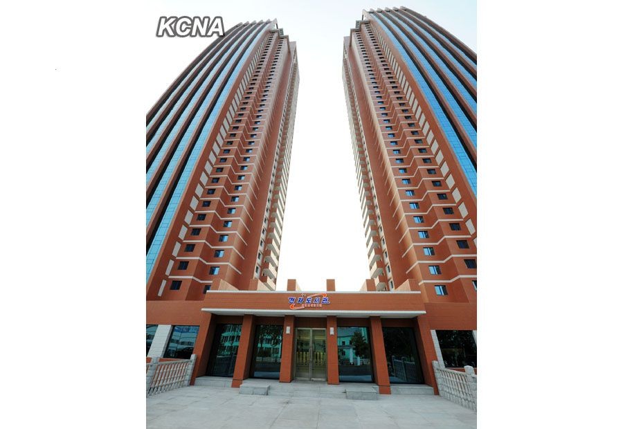 La fiebre del ladrillo llega a Corea del Norte (fotos)