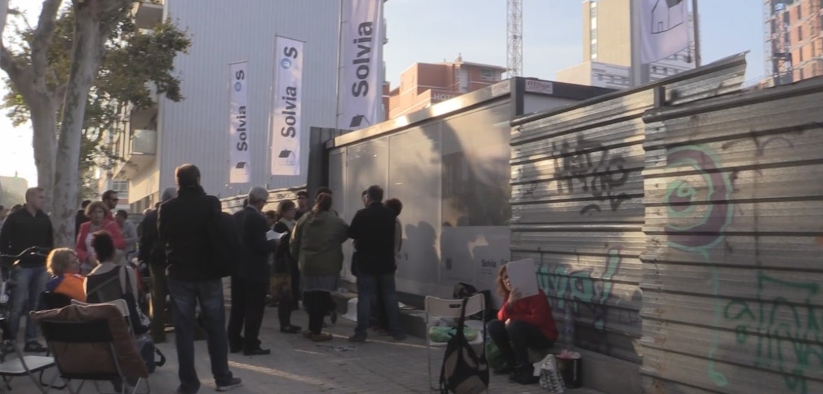 colas en la primera promoción propia de Solvia en Barcelona