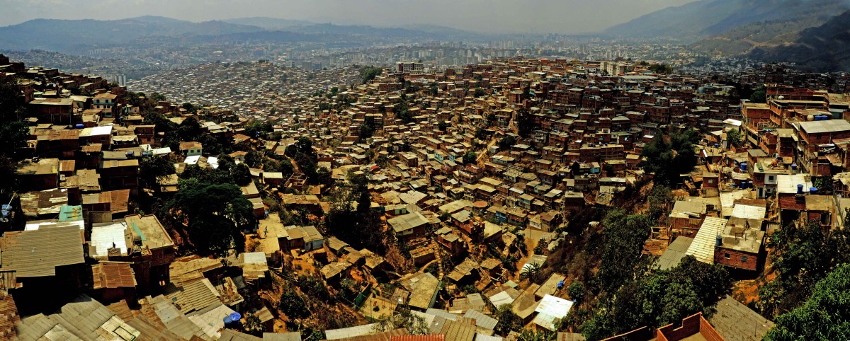 Bienvenidos al barrio más grande, hacinado y peligroso de América Latina (fotos)