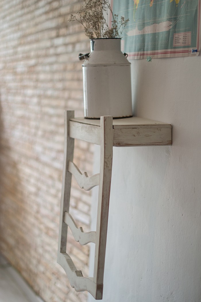 ‘Do it yourself’ 04: cómo convertir una silla antigua en una moderna estantería