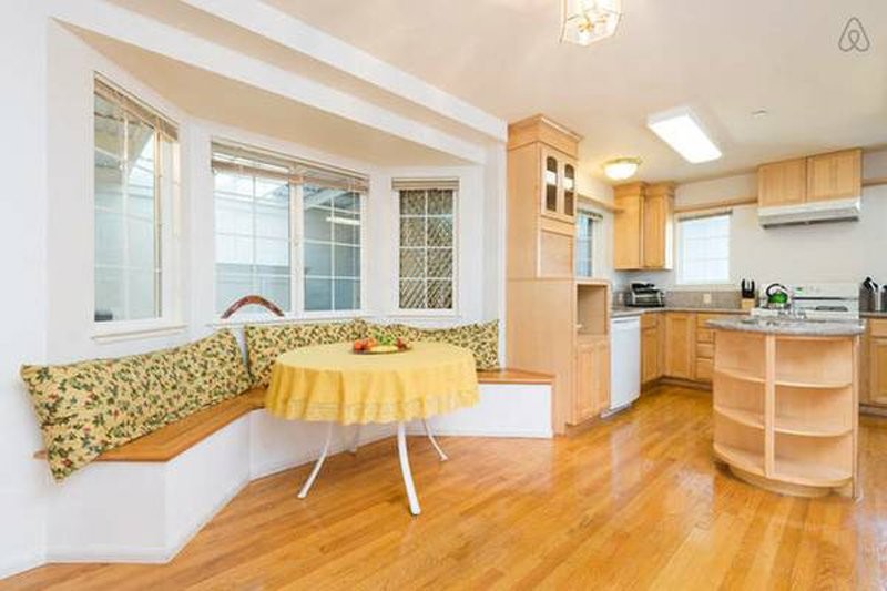 theres-also-a-breakfast-nook