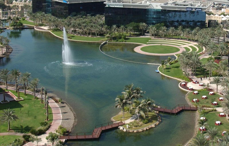 Dubái quiere construir la primera ciudad 100% sostenible del mundo (con 20.000 árboles y un río) en medio del desierto