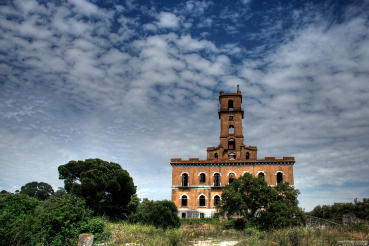 Palácio do Rei do lixo ou Torre do Inferno – Coina