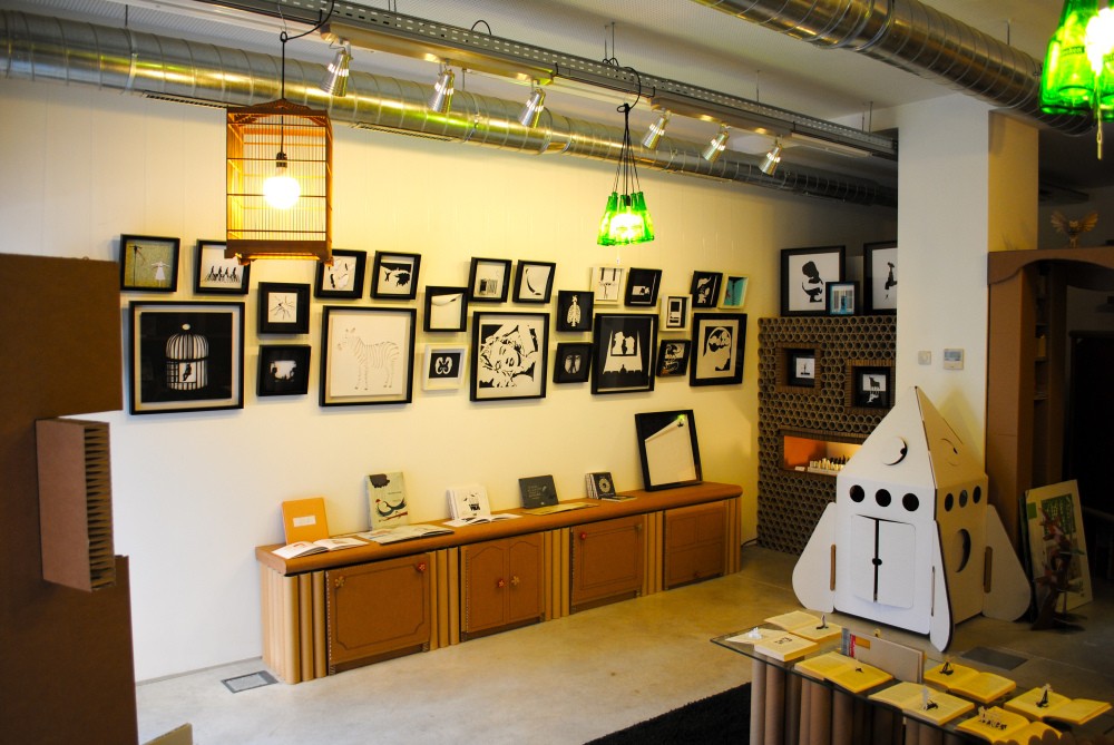 Ideas de decoración: muebles de cartón que se guardan como un libro para no ocupar espacio (fotos)