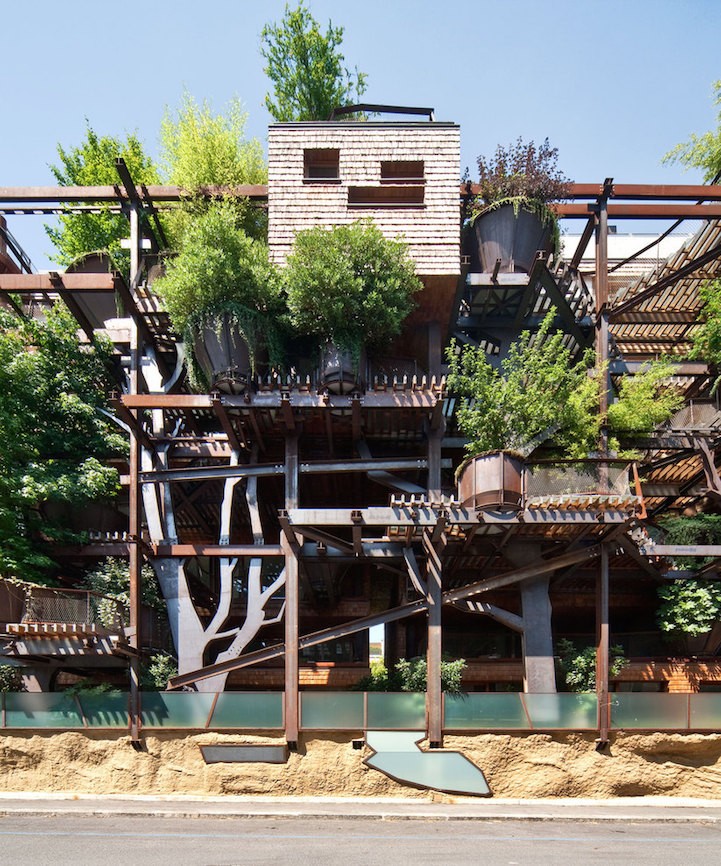 Edificio casa árbol del arquitecto italiano Luciano Pia en el centro de Turín