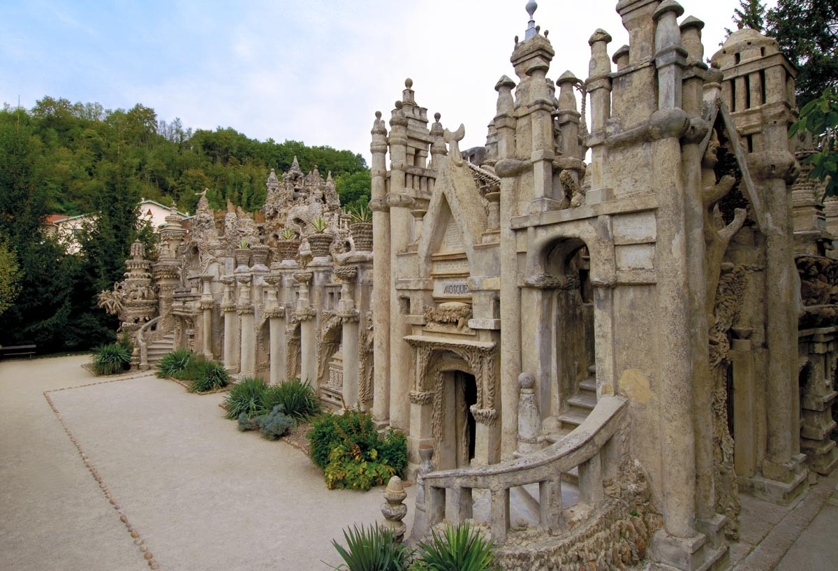 Palacio ideal construído en el año de 1912, por Ferdinand Cheval, un cartero francés de 43 años.