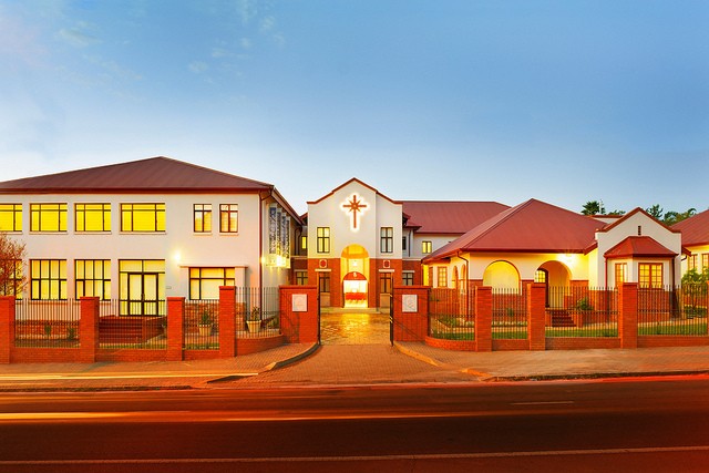 El imperio inmobiliario de la Iglesia de la Cienciología: más de 9.000 edificios en todo el mundo y una catedral de 120 millones