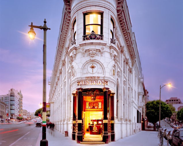 El imperio inmobiliario de la Iglesia de la Cienciología: más de 9.000 edificios en todo el mundo y una catedral de 120 millones