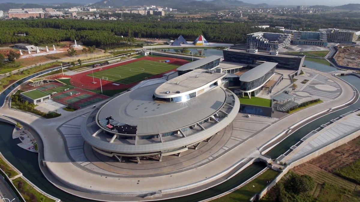 Un empresario chino invierte seis años y 145 millones de euros en construir una oficina con la forma de la nave ‘Enterprise’ de Star Trek