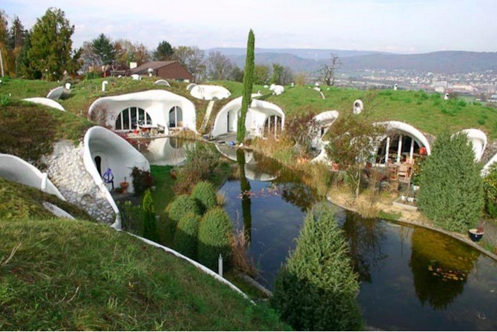 Earth Houses, una urbanización de 90 casas de lujo que se funden con la naturaleza.