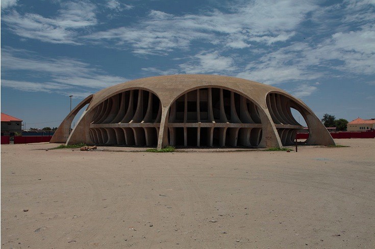 La belleza y decadencia de los cines perdidos de África