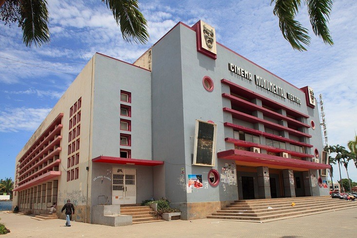 La belleza y decadencia de los cines perdidos de África