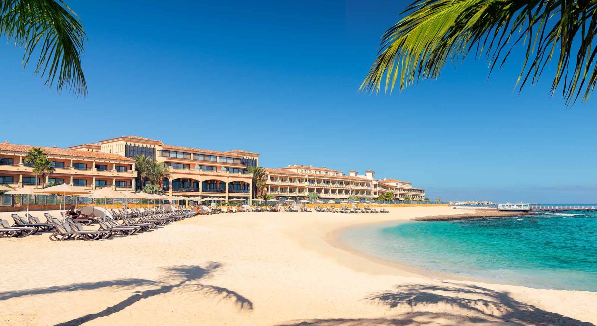 Hispania compra dos hoteles en Canarias por 105 millones