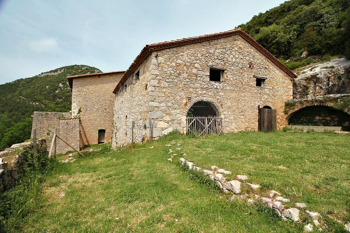 Masía para reformar Masía en venta en Sales de Llierca