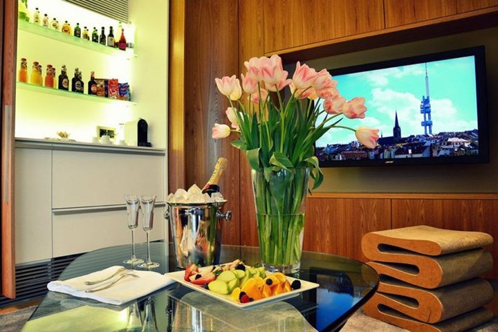 579715_598236266853195_417074100_n