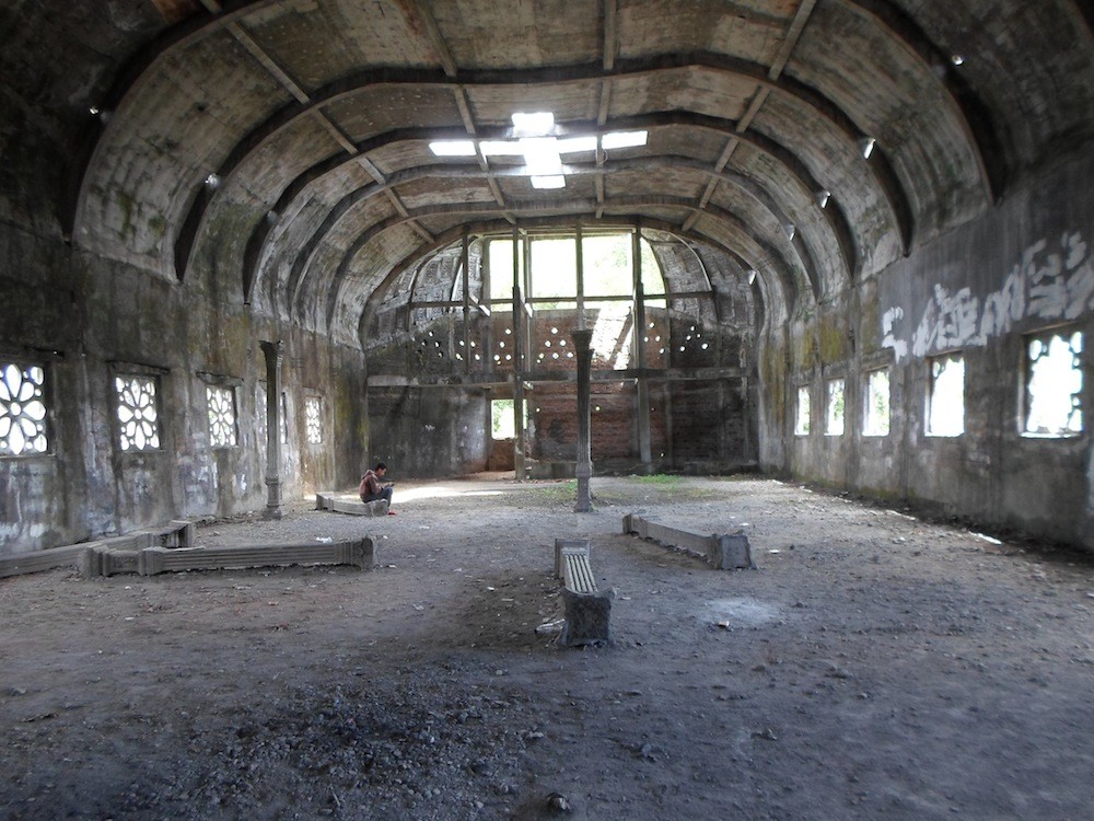 Iglesia gigante con forma de pollo gigante