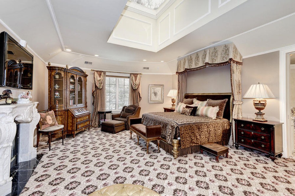 found-on-trulia-white-house-bedroom