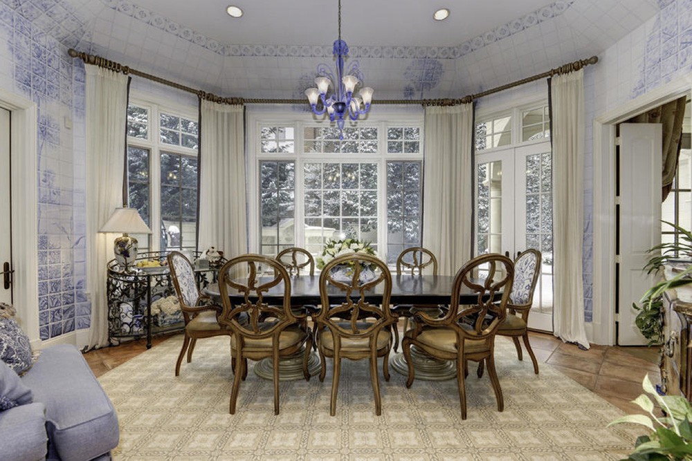 found-on-trulia-white-house-breakfast-room