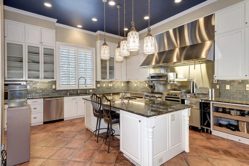 found-on-trulia-white-house-kitchen