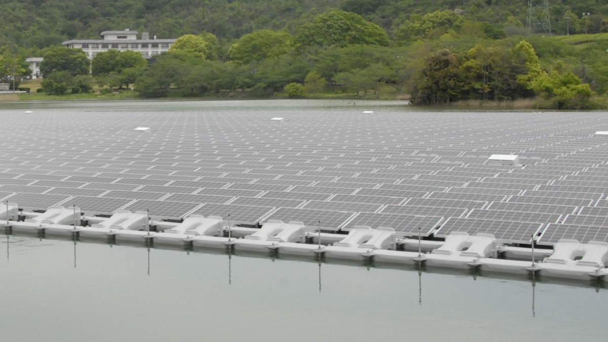 2-3mw-floating-solar-power-plant-in-kasai-city-japan