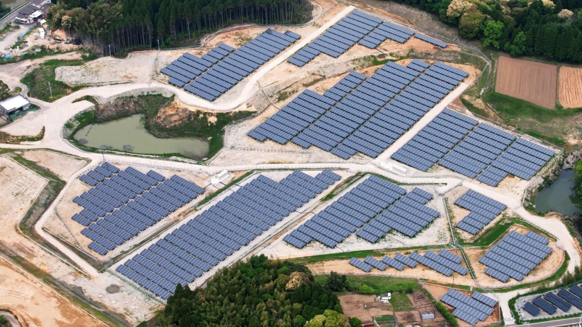Un huerto solar en un campo de golf abandonado en Japón